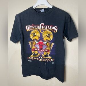 Chicago Bulls Back to Back world champs T-Shirt 91-92 size large